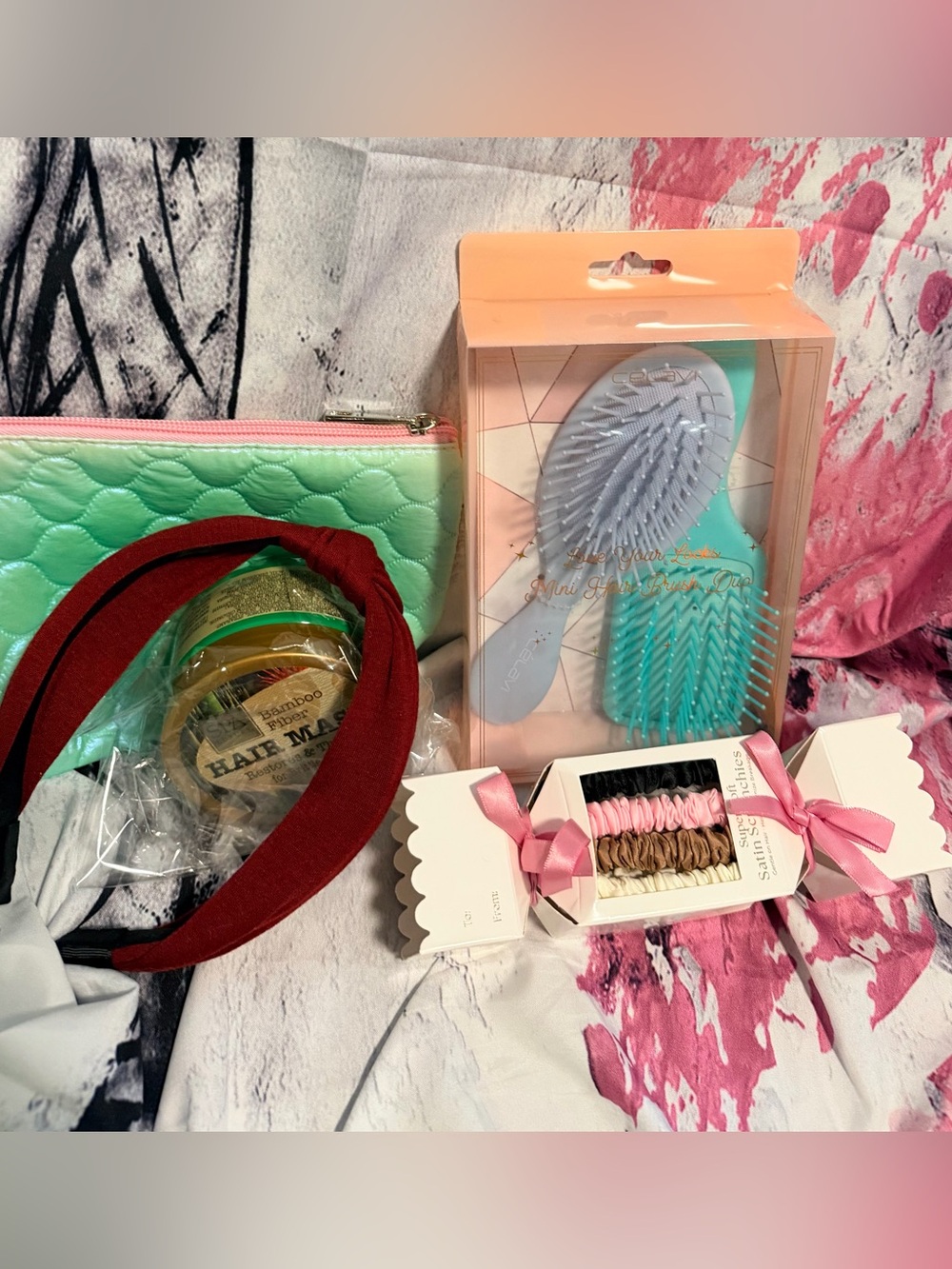 Assorted Bundle of Women’s Hair Accessories NWT S13